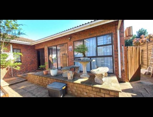 4 BEDROOM HOUSE FOR SALE IN MEER EN SEE